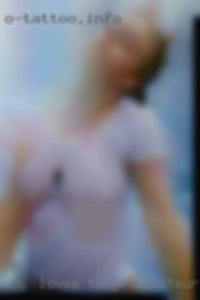 Loves amateur BBW swingers to get pussy eaten.